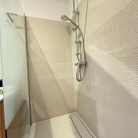 Appartement T1 Luxe Hyper Centre 100 M Du Port Clim Wifi Fibre Toulon