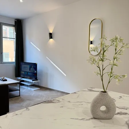 Appartement T1 Luxe Hyper Centre 100 M Du Port Clim Wifi Fibre Toulon
