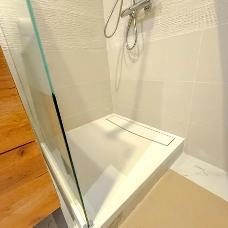 Appartement T1 Luxe Hyper Centre 100 M Du Port Clim Wifi Fibre