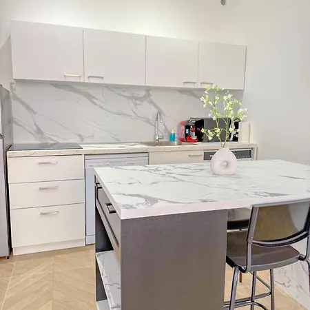 T1 Luxe Hyper Centre 100 M Du Port Clim Wifi Fibre Appartement